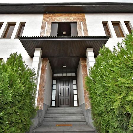 Luxury White House In Yerevan Villa Exterior photo