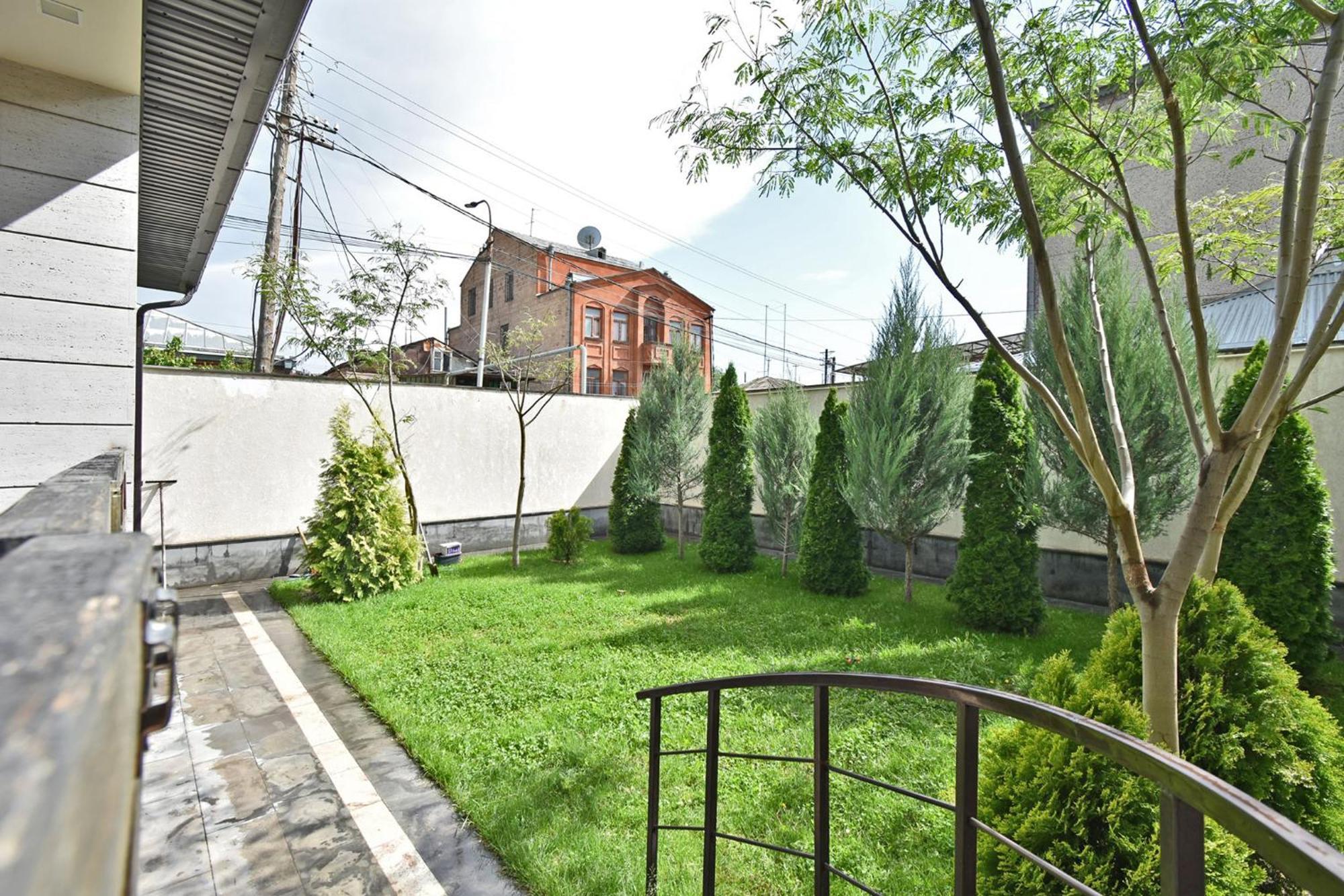 Luxury White House In Yerevan Villa Exterior photo