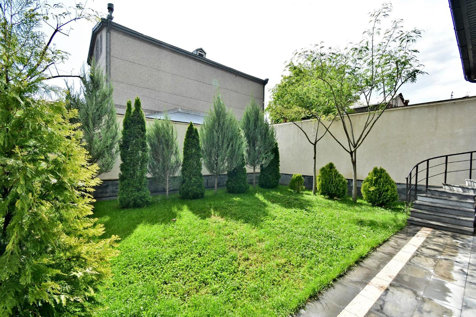 Luxury White House In Yerevan Villa Exterior photo